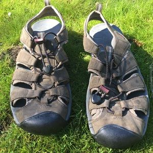 Keen mens hiking sandals size 9